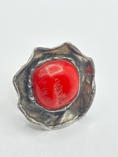 Pierścionek z koralem