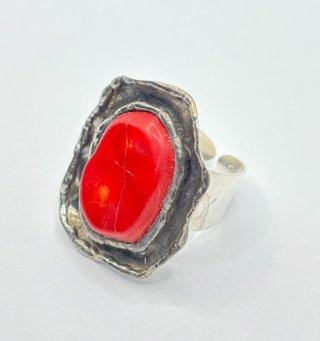 Pierścionek z koralem