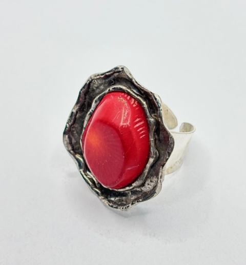 Pierścionek z koralem