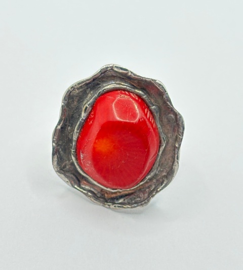 Pierścionek z koralem