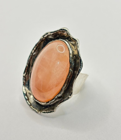 Pierścionek z kwarcem różowym