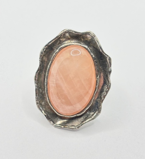 Pierścionek z kwarcem różowym