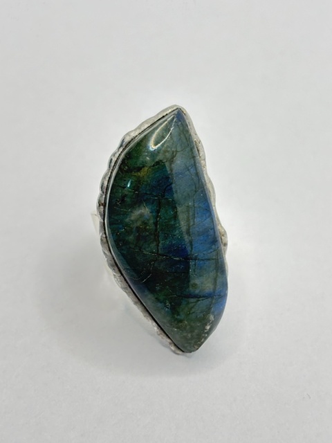 Pierścionek z labradorytem