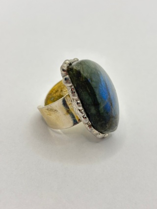 Pierścionek z labradorytem