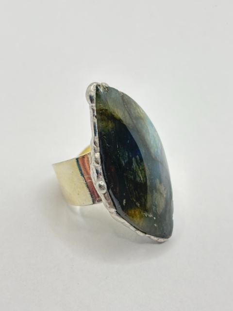 Pierścionek z labradorytem