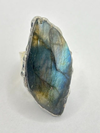 Pierścionek z labradorytem