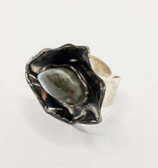 Pierścionek z labradorytem