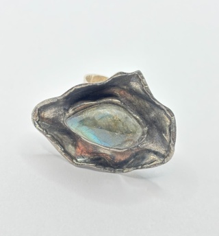 Pierścionek z labradorytem