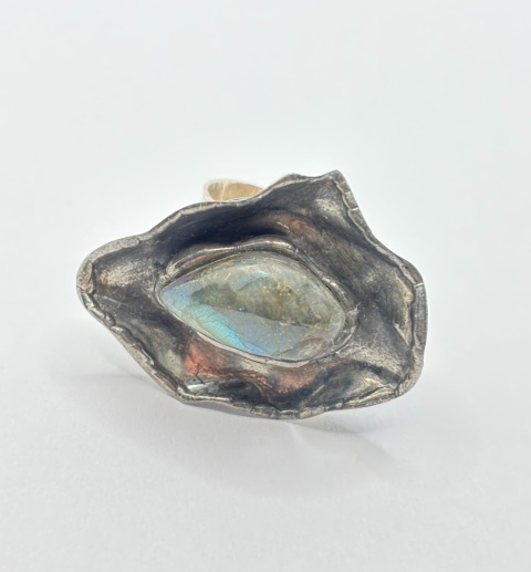 Pierścionek z labradorytem