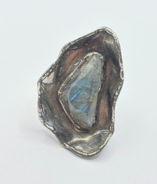 Pierścionek z labradorytem