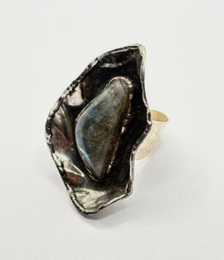 Pierścionek z labradorytem