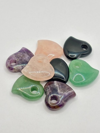 Zawieszka z kamienia wiercone