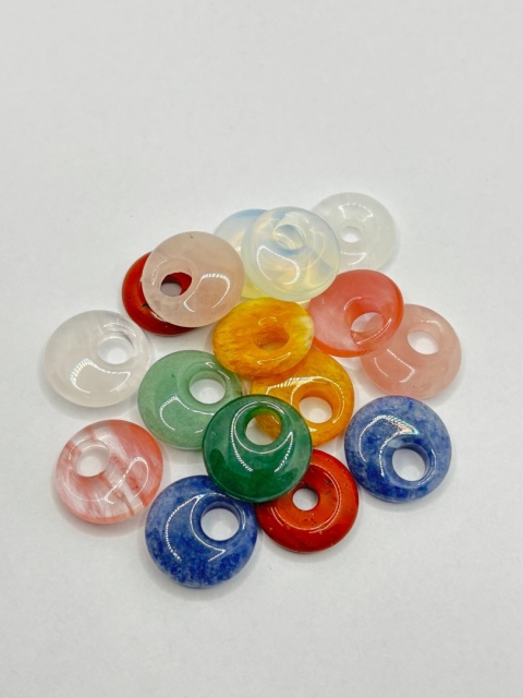 Zawieszka z kamienia wiercone