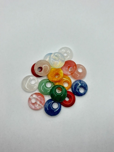 Zawieszka z kamienia wiercone