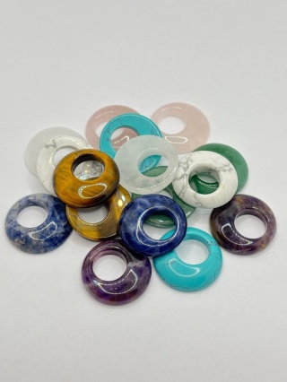 Zawieszka z kamienia wiercone