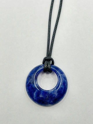 Zawieszka z kamienia wiercone