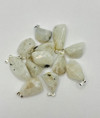 Zawieszka z kamieniem księżycowym