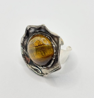 Pierścionek z tygrysim okiem