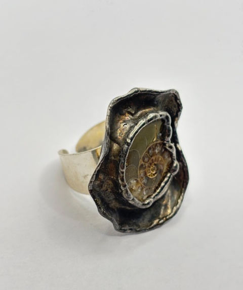 Pierścionek z amonitem