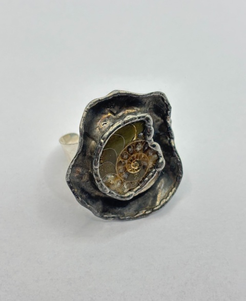 Pierścionek z amonitem