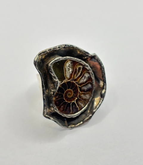 Pierścionek z amonitem