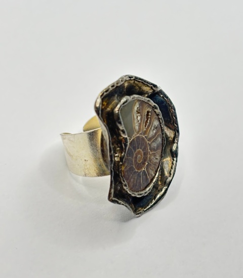 Pierścionek z amonitem