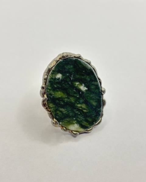 Pierścionek z jadeitem