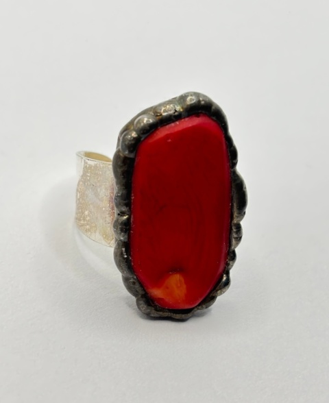 Pierścionek z koralem