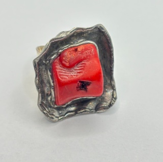 Pierścionek z koralem