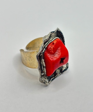 Pierścionek z koralem