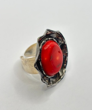 Pierścionek z koralem