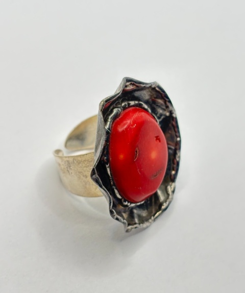 Pierścionek z koralem