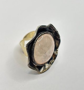 Pierścionek z kwarcem różowym