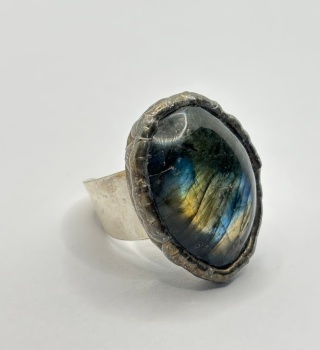 Pierścionek z labradorytem