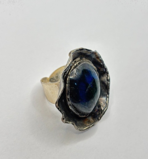 Pierścionek z labradorytem