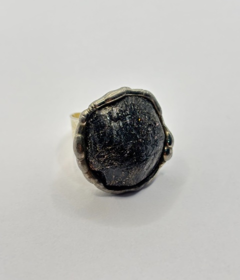 Pierścionek z obsydianem