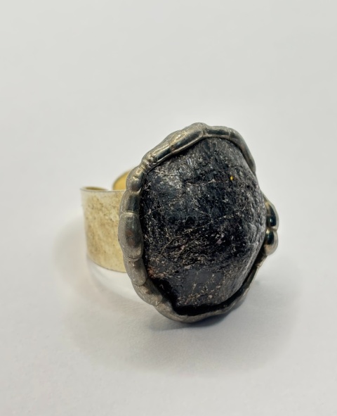 Pierścionek z obsydianem