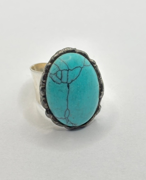 Pierścionek z turkmenitem