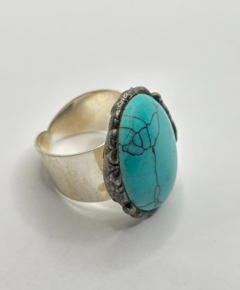 Pierścionek z turkmenitem