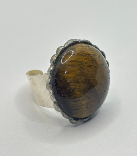 Pierścionek z tygrysim okiem