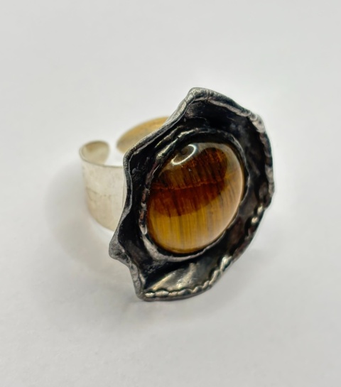 Pierścionek z tygrysim okiem