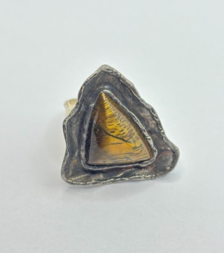 Pierścionek z tygrysim okiem