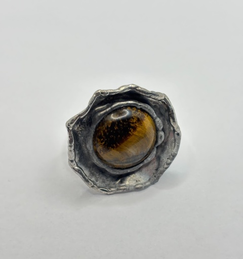 Pierścionek z tygrysim okiem