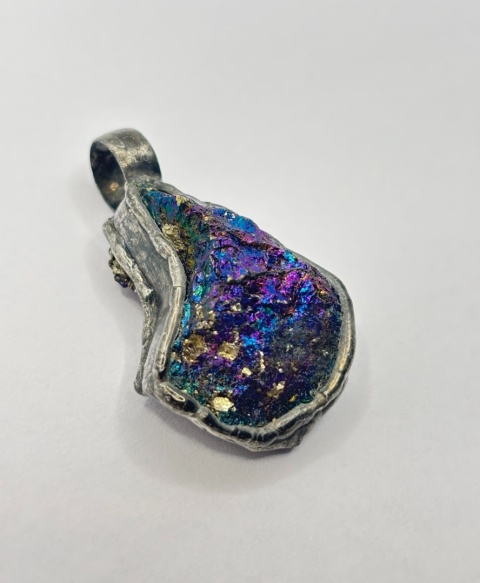 Zawieszka z chalkopirytem