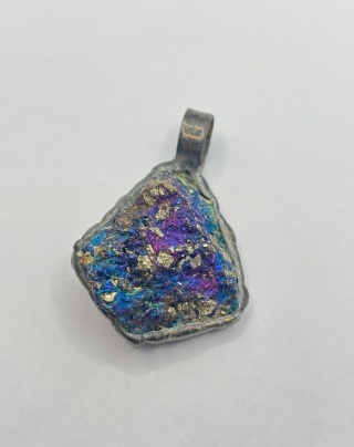 Zawieszka z chalkopirytem