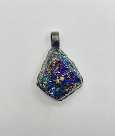 Zawieszka z chalkopirytem