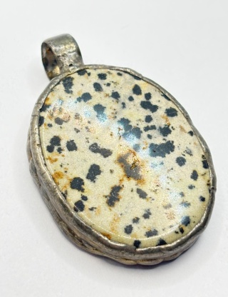 Zawieszka z jaspisem dalmatyńskim