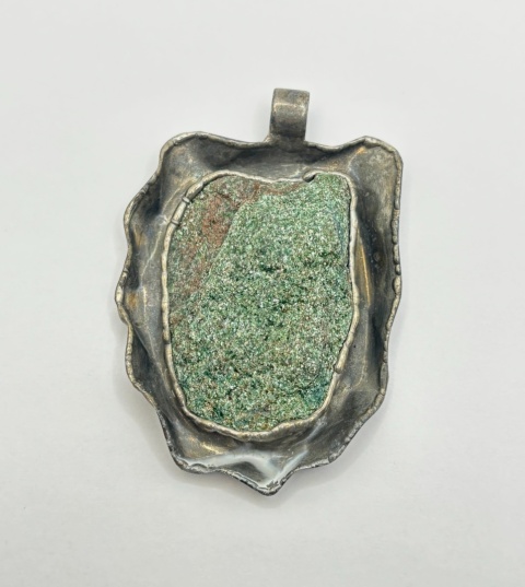 Zawieszka z fuchsytem