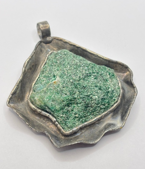 Zawieszka z fuchsytem