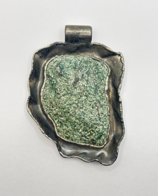 Zawieszka z fuchsytem